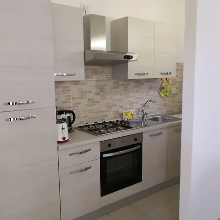 Apartamento Renovierte Nur Wenige Schritte Vom Entfernt In By Interhome